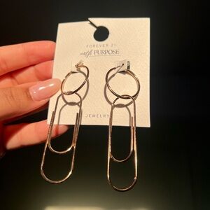 FOREVER21 NWT Gold Hoop Geometric Shape Paper Clip Dangly Lightweight Earrings